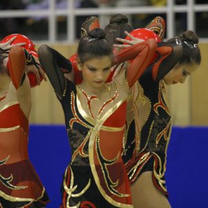 A junior együttes-kéziszer csapat labda gyakorlatának nyitó pillanatai