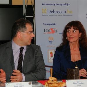 Kósa Lajos polgármester úr és Bán Teodóra MRGSZ elnök asszony